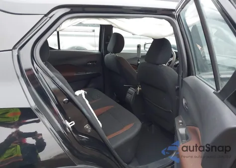 2021 Nissan Kicks Sr Xtronic Cvt z USA, uszkodzony, nr VIN 3N1CP5DV3ML557833